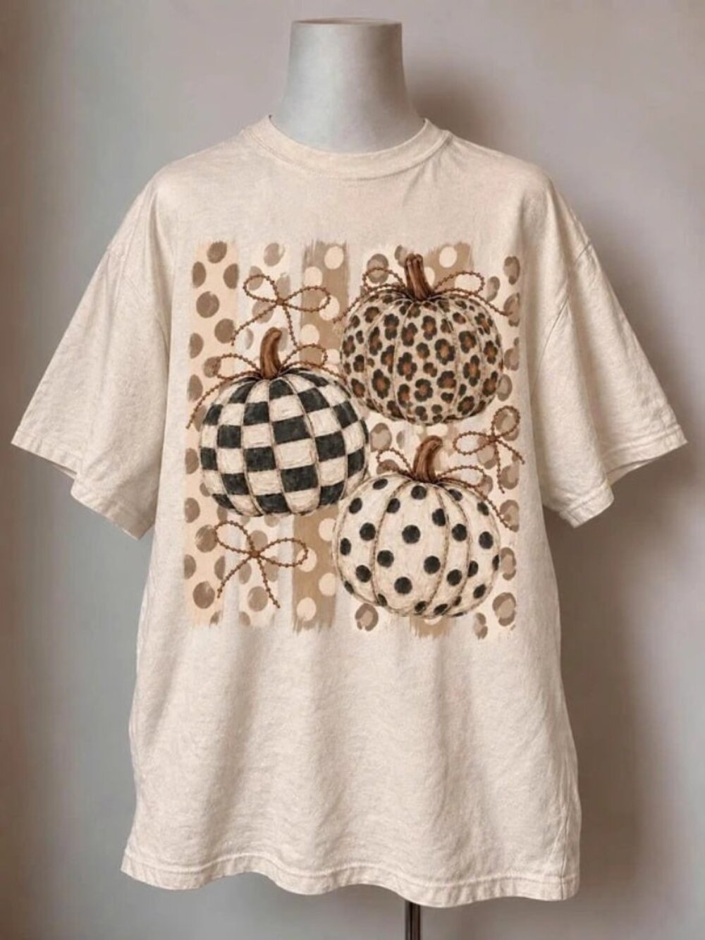 Comfort Colors Unisex Leopard Pumpkin Bow Graphic T-Shirt - Ivory Size L